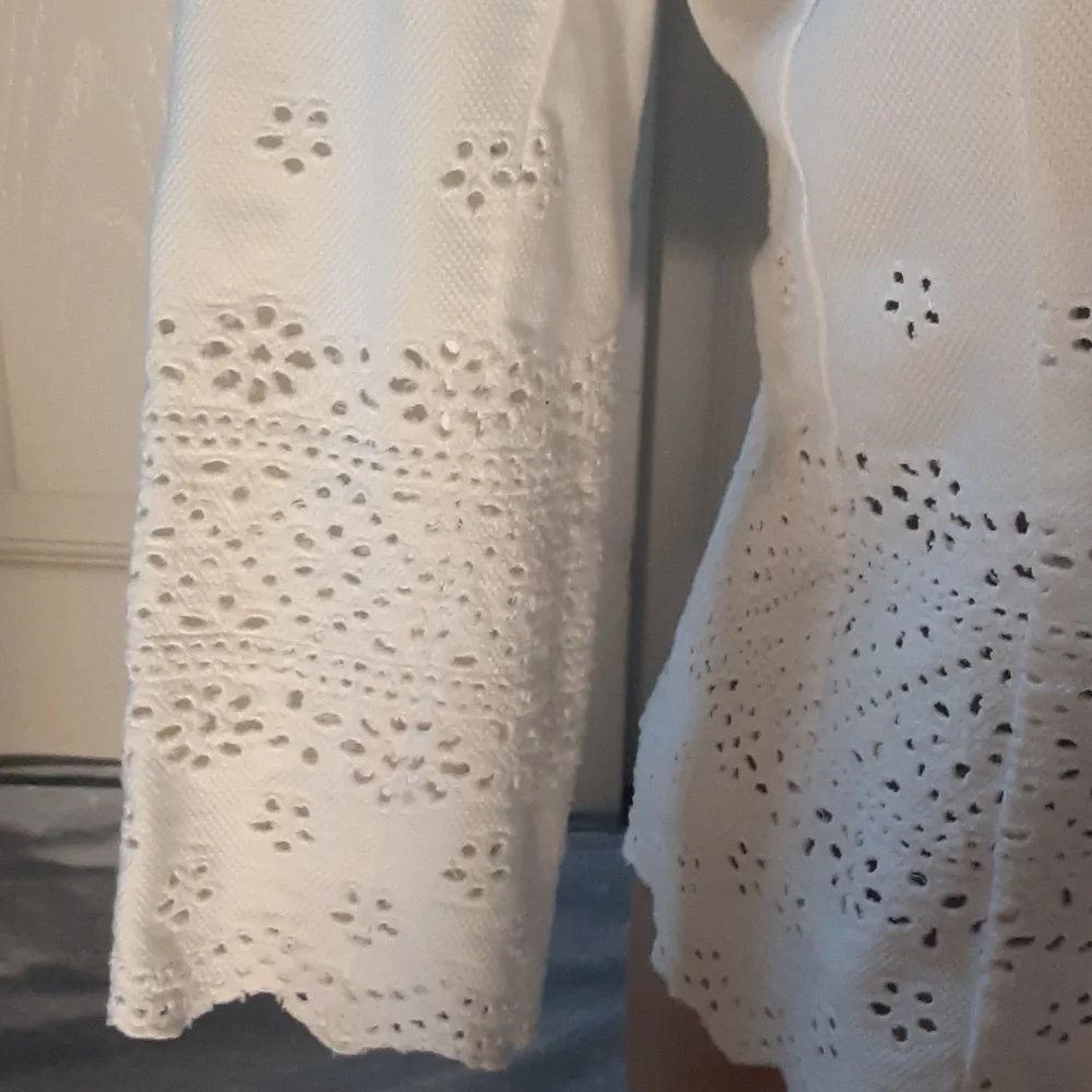 Ann Taylor White Eyelet Floral Cutout Blazer Jacket | Size 6 | Spring Chic - Picture 4 of 12